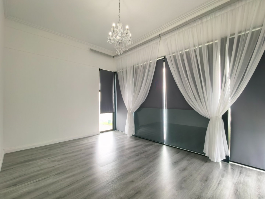 5 Bedroom Property for Sale in Kingswood Golf Estate Western Cape